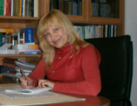 Ioana, in arte SEVIENA, naturopata, autrice